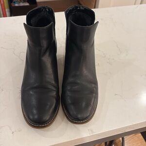 Cole Haan Abbot Cut Out Chelsea Style Black Leather Bootie Womens Size 8